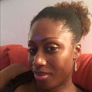 Meet your Posher, Anika